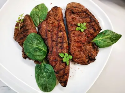 Нежный стейк из телячьей печени