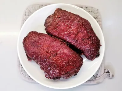 Утиная грудка, запеченная в ягодном соусе