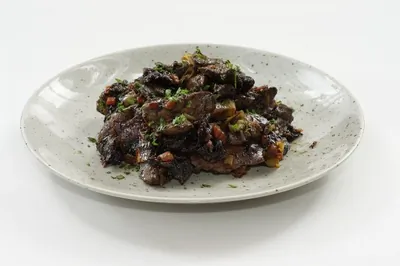 Куриная печень с черносливом