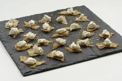 Чипсы из куриной кожи