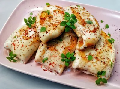 Кальмары, фаршированные творожным сыром и грибами