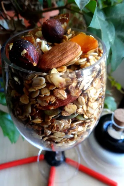 Гранола (мюсли) с орехами и сухофруктами