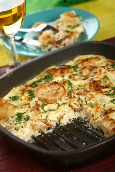 Картофельный гратен с тимьяном в сливочном соусе