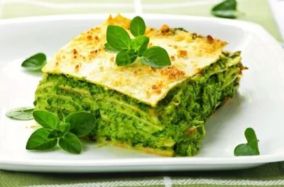 Лазанья из шпината и феты (aka Spanakopita Lasagna)