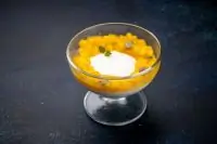 Кокосовая панна-котта с манго