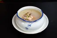 Суп со свиной ножкой и бобами