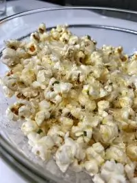 Попкорн с лимоном и розмарином