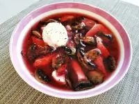 Грибная похлебка со свеклой и индейкой