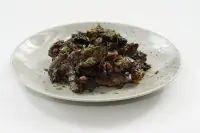 Куриная печень с черносливом