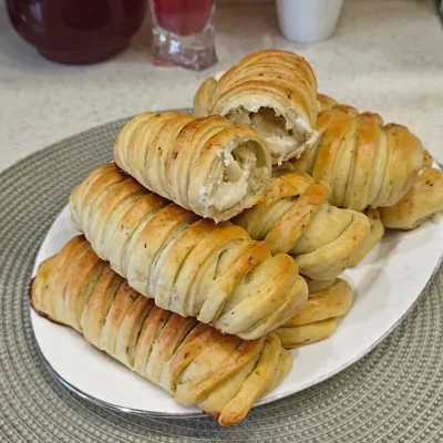 Несладкие булочки с песто и сыром