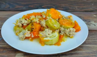 Запеканка из тыквы и кабачка с куриным фаршем