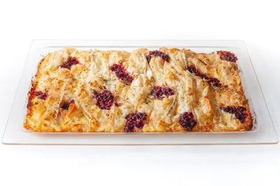 Пирог из теста фило с сыром бри