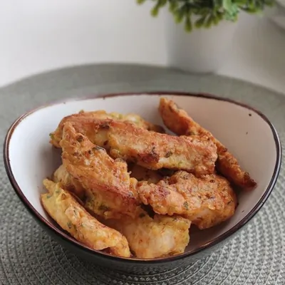 Куриные стрипсы в сырном кляре