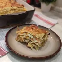 Лазанья с капустой и куриными бедрышками