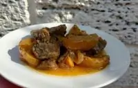 Тушенная с яблоками куриная печень