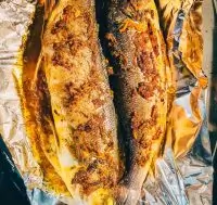 Сибас с чесноком, лимоном и оливковым маслом