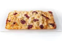 Пирог из теста фило с сыром бри