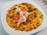 Яичница с обжаренным кунжутом