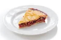 Пирог с клюквой, изюмом и апельсиновой цедрой