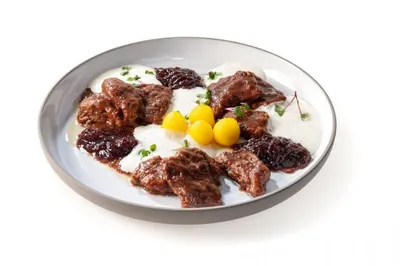 Телячья печень с пряной грушей