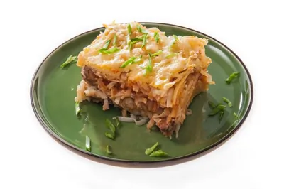 Запеканка из пшеничной лапши с купатами