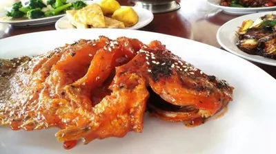 Маринад на свежих томатах с луком и приправами