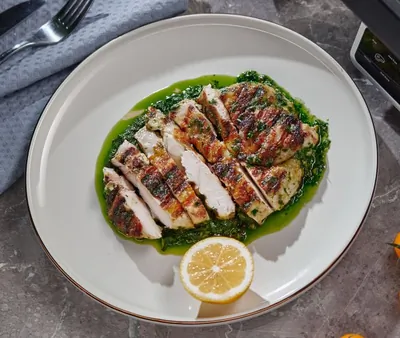 Цыпленок с соусом сальса верде