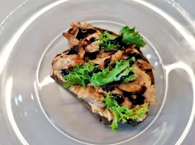 Брускетта с перепелом