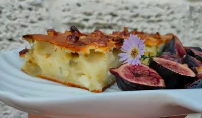 Пирог с виноградом и сыром дорблю