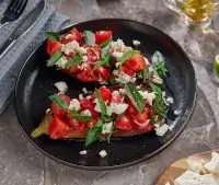 Баклажан вок с томатами и греческим сыром