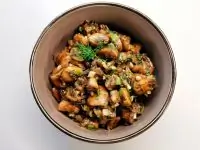 Шампиньоны с чесноком и перцем халапеньо