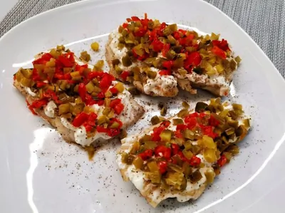 Треска с овощным топингом