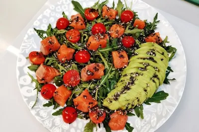 Салат со слабосоленой семгой