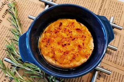 Сыр бри с мандариновым чатни