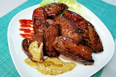 Медальоны из говядины с французским соусом