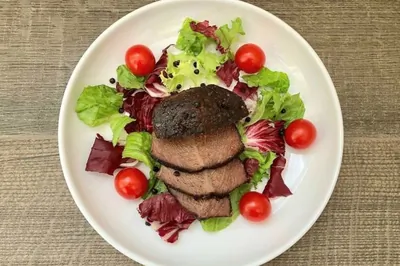 Брискет из говядины с перцем, паприкой и горчицей в духовке