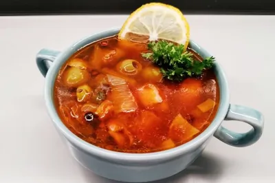 Суп — солянка с курицей