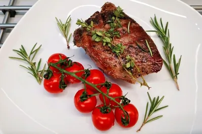 Сочный три-тип-стейк