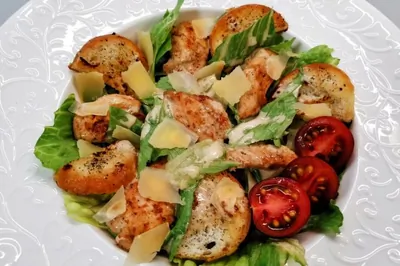 Салат «Цезарь» с курицей