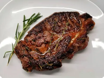 Стейк рибай на сковороде