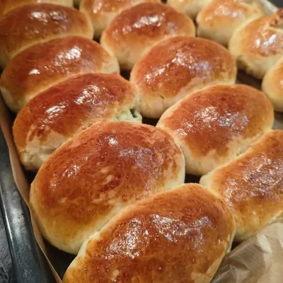 Пирожки с луком и яйцом в духовке