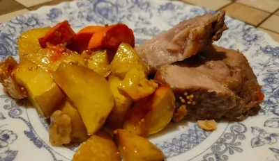 Свинина запеченная с картофелем и морковью