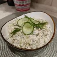 Оливье со свежим огурцом и курицей