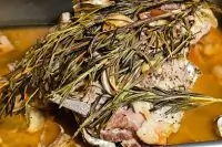 Баранина, запеченная с розмарином