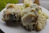 Минтай с луком на сковороде