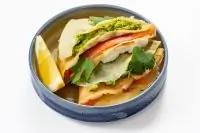 Блины с авокадо и лососем