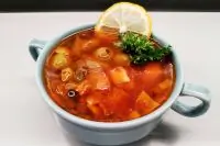 Суп — солянка с курицей