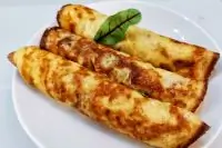 Блины с лососем и соусом тартар