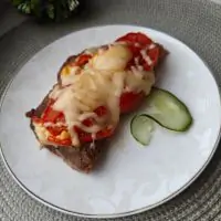 Запеченная свинина с болгарским перцем