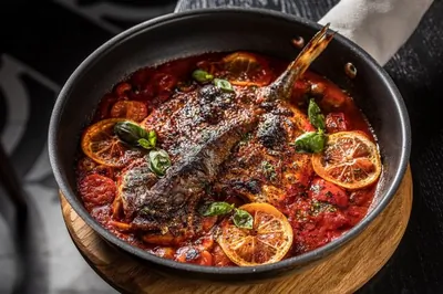 Запеченный сибас с соусами бамбука, харисса и чимичурри